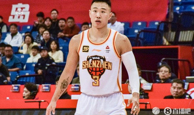 九游手机版-双枪！贺希宁半场13中6砍14分 史密斯半场9中5砍18分&amp;第二节15分