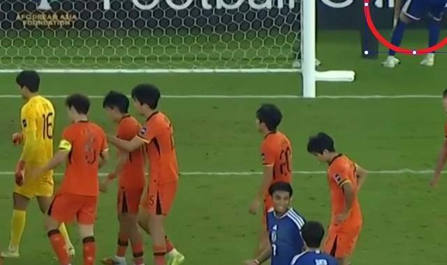 九游APP-细节做到了极致！日本队主罚点球前：疑似偷看李昊点球笔记